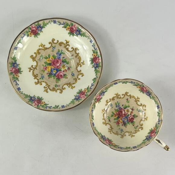 Paragon Minuet Bone China Teacup & Saucer Floral Gold Trim England Vintage - Picture 6 of 14